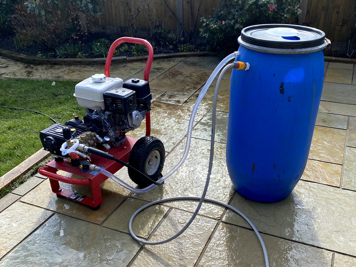 the-pressure-washer-and-tank